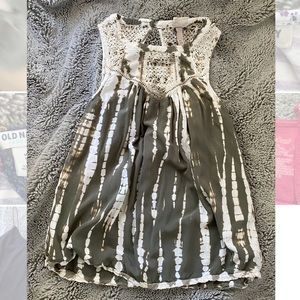 Women’s Laced Flowy Tank Top (XS)